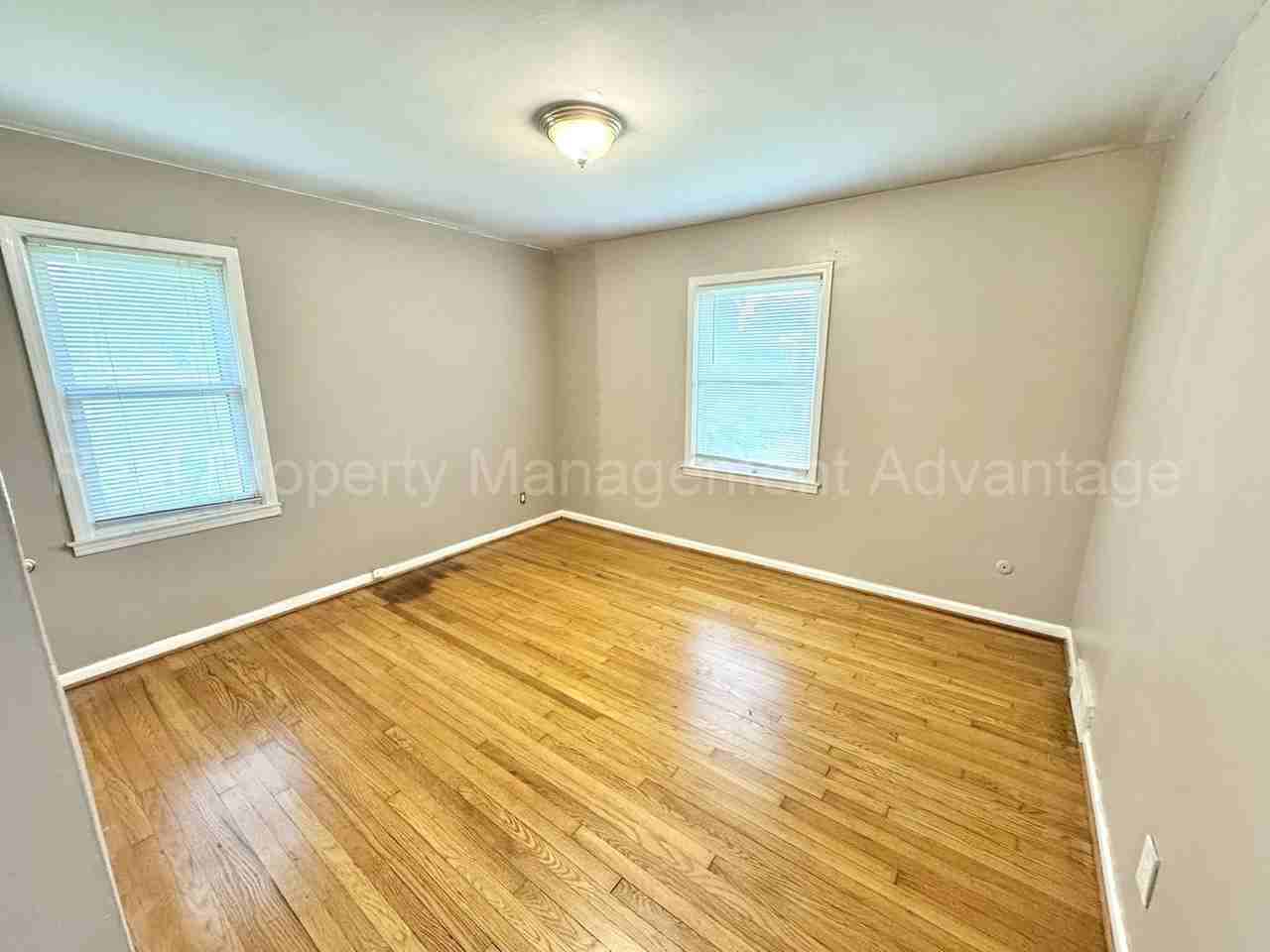 4421 Samoset Rd - Photo 4 of 18
