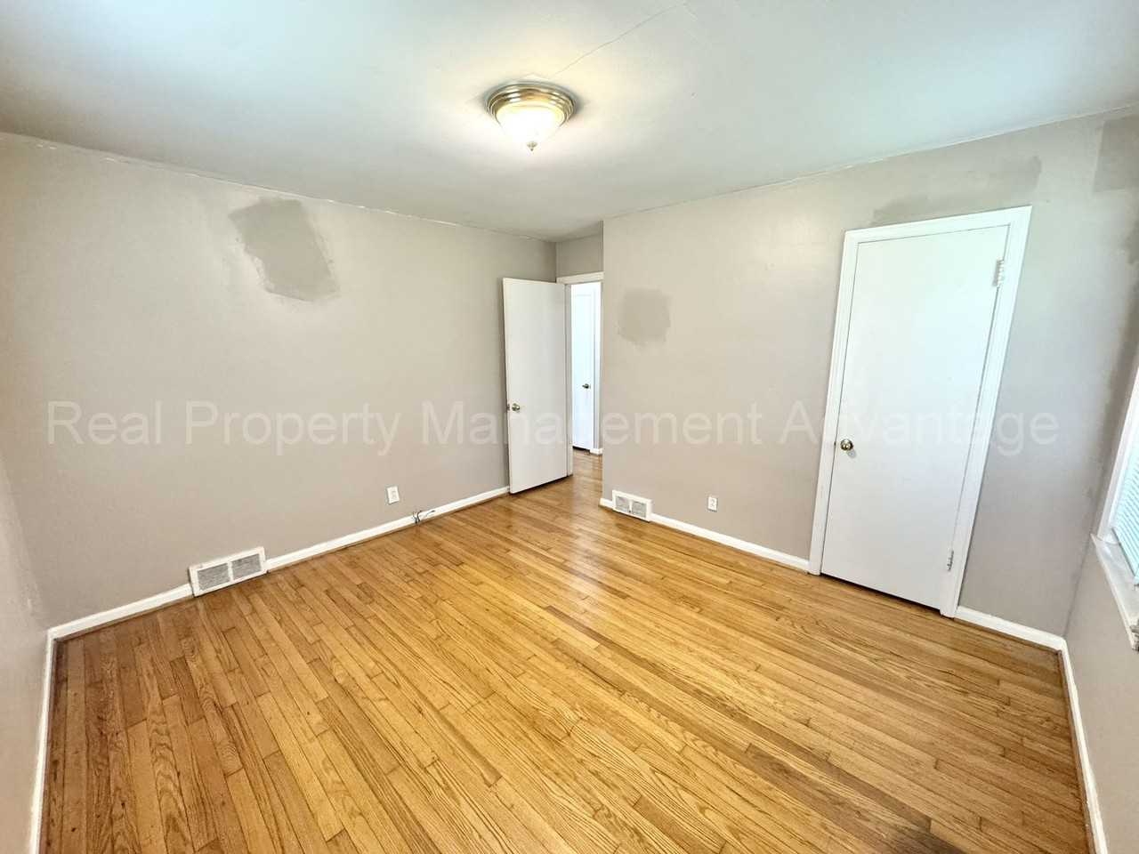 4421 Samoset Rd - Photo 5 of 18