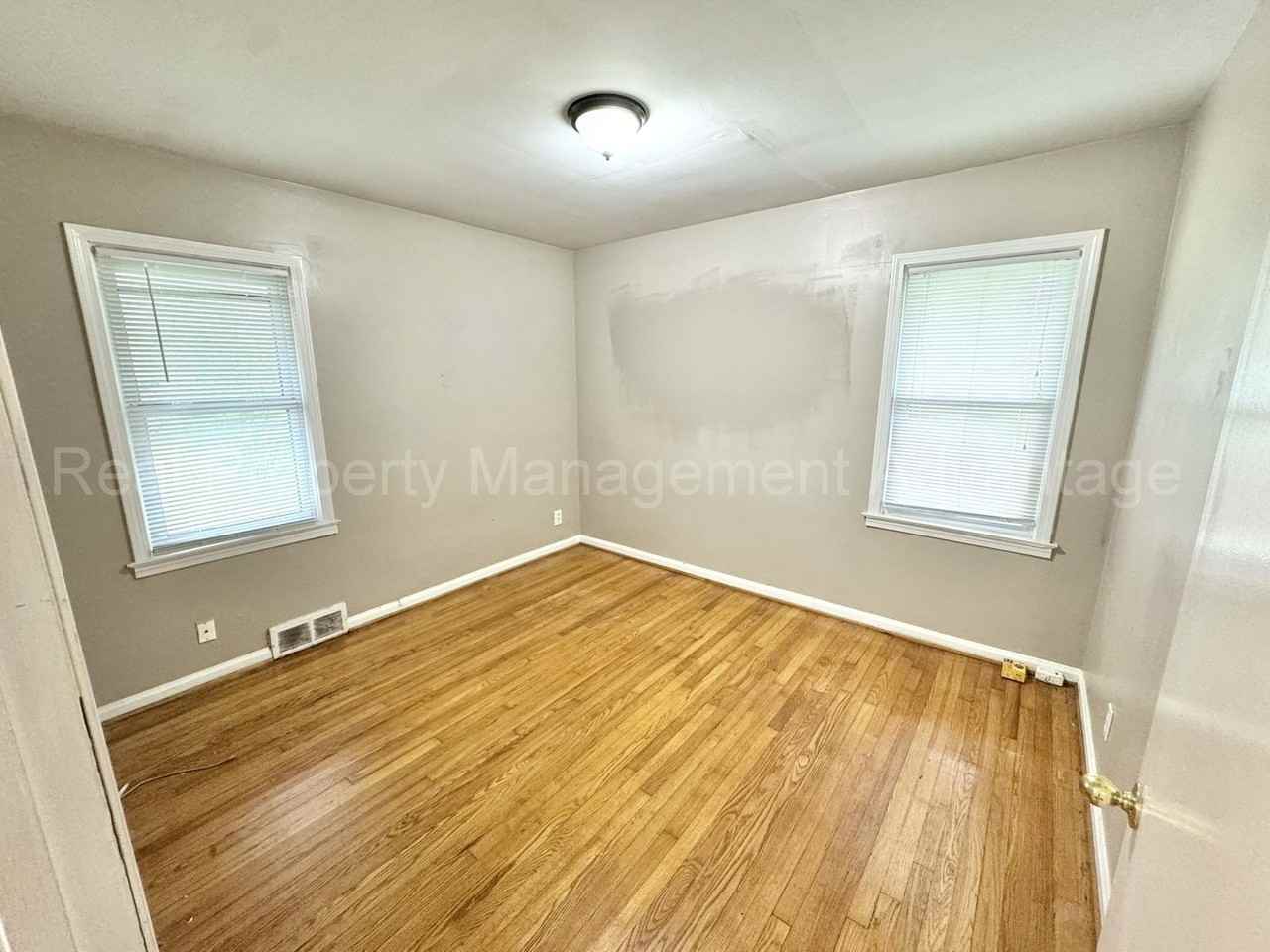 4421 Samoset Rd - Photo 6 of 18