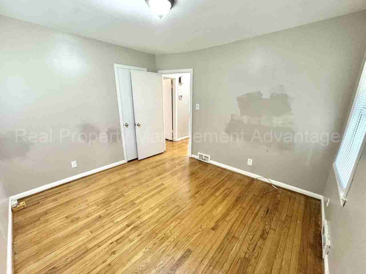 4421 Samoset Rd - Photo 7 of 18
