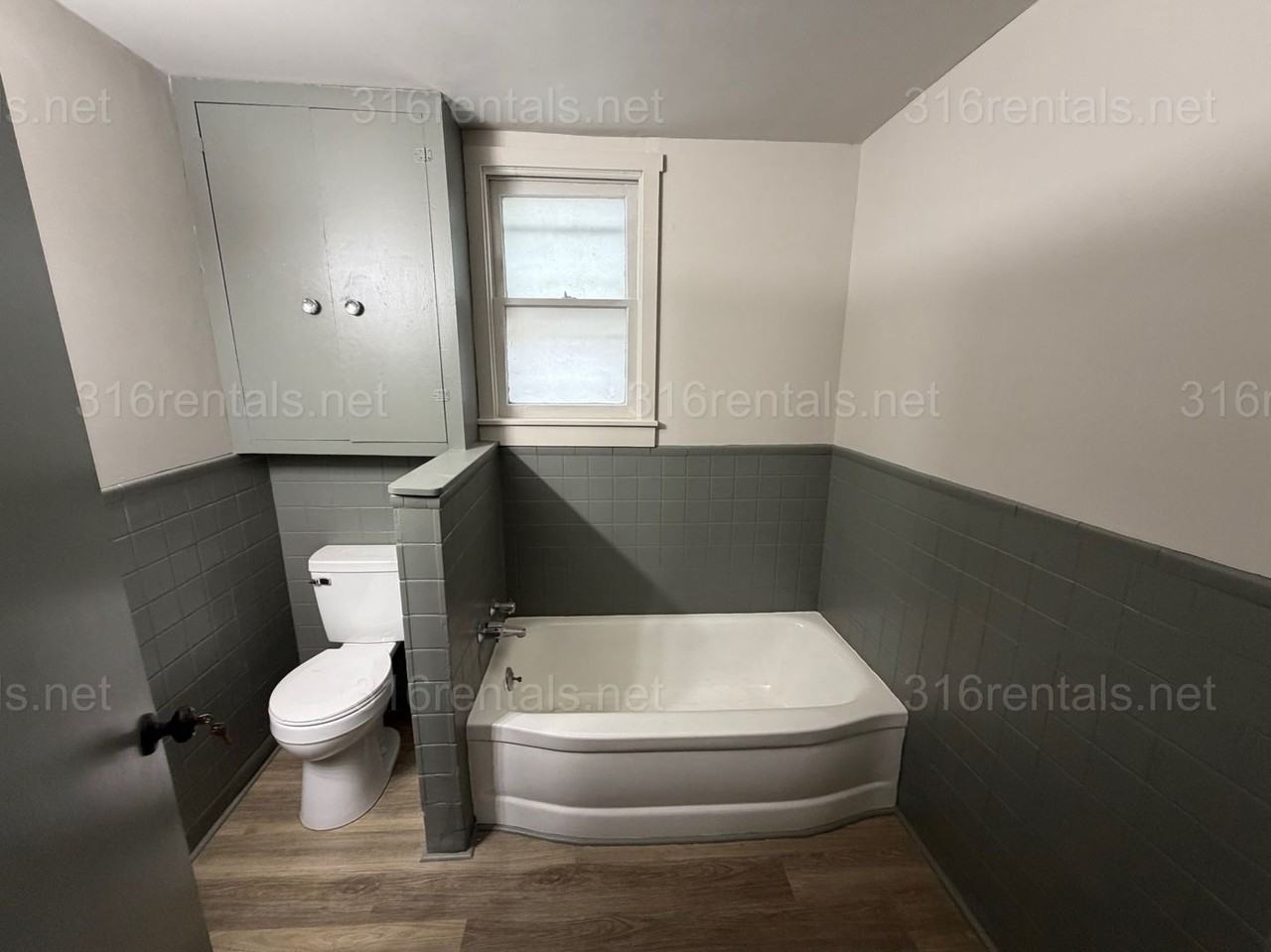 120 W 10th St - Photo 5 of 10