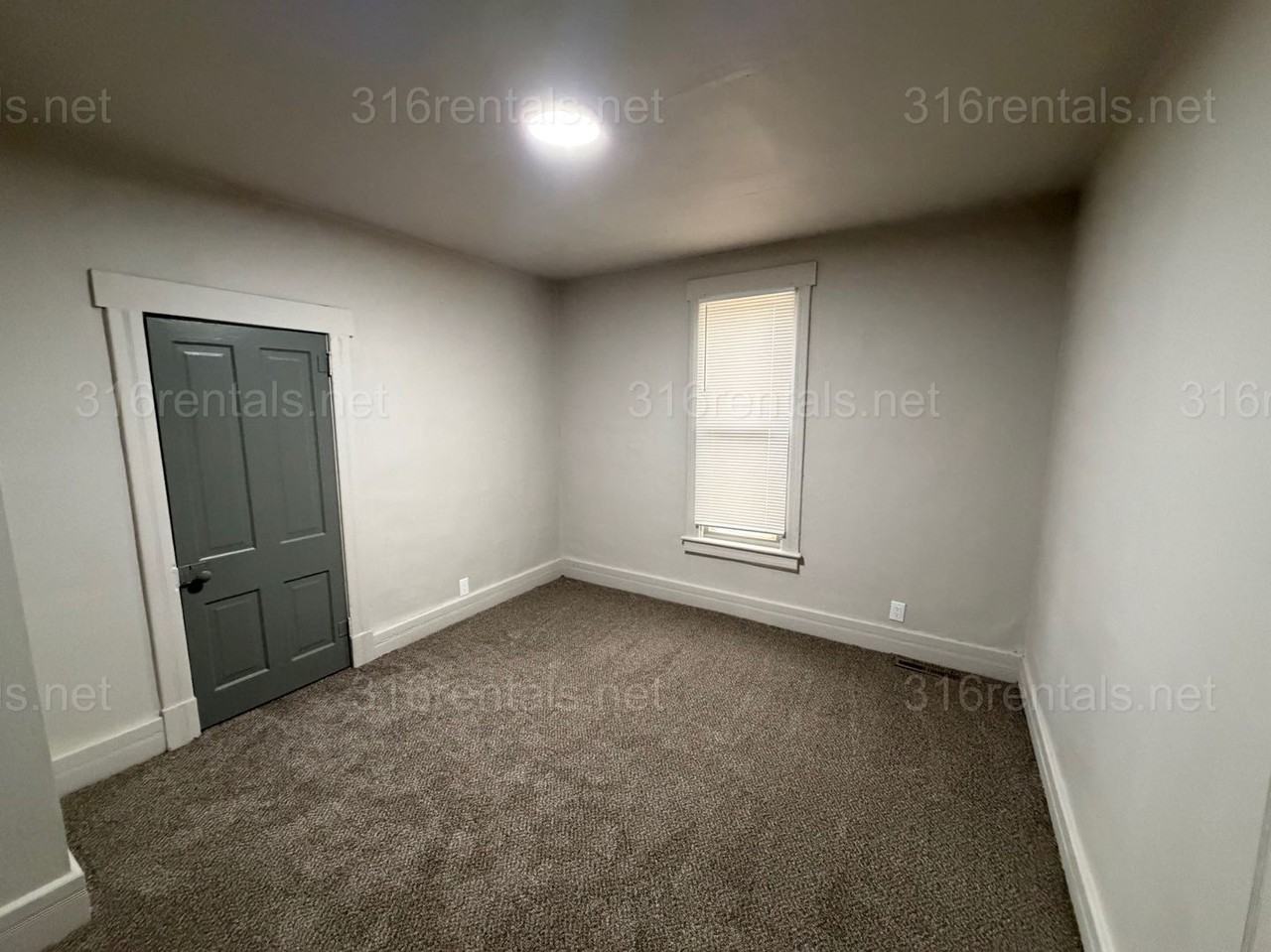 120 W 10th St - Photo 6 of 10