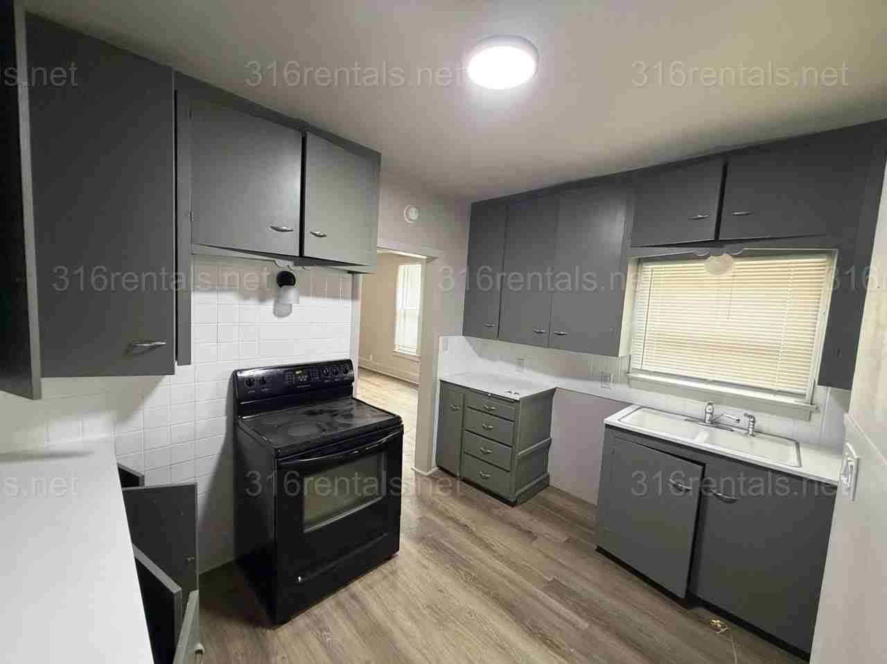 120 W 10th St - Photo 7 of 10