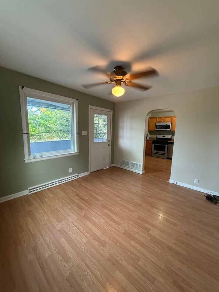 1006 Willey St - Photo 3 of 14