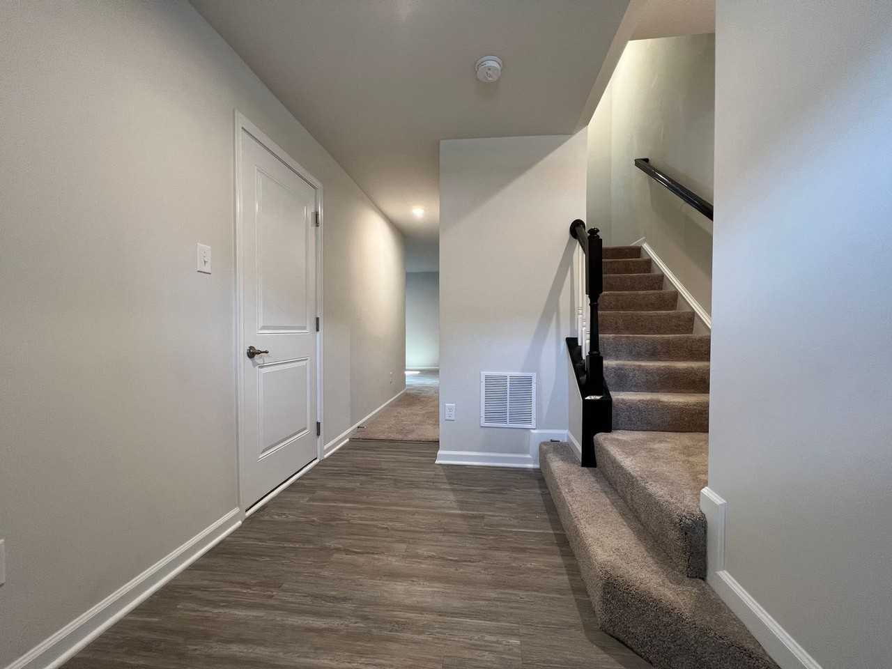 225 Stonehurst Dr - Photo 2 of 25