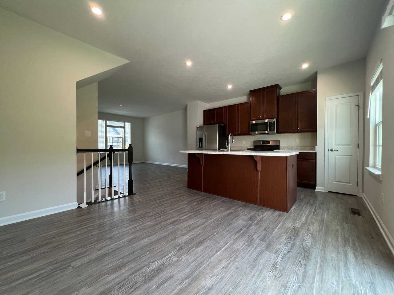 225 Stonehurst Dr - Photo 3 of 25