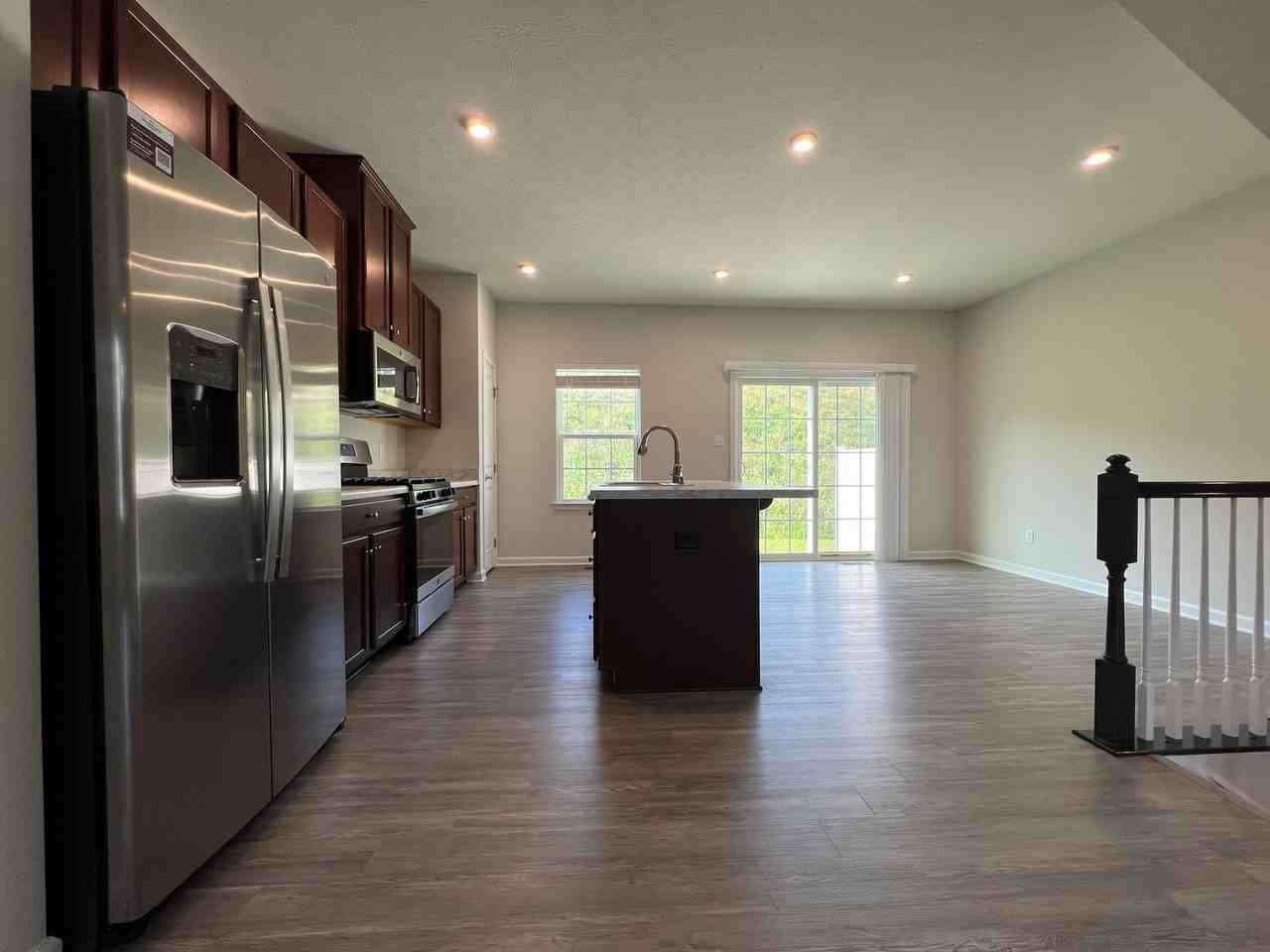 225 Stonehurst Dr - Photo 4 of 25