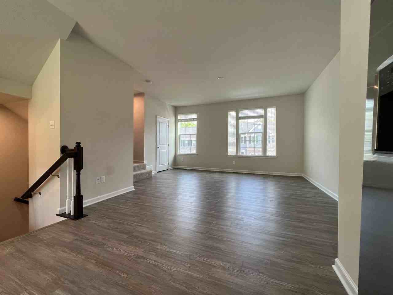 225 Stonehurst Dr - Photo 5 of 25
