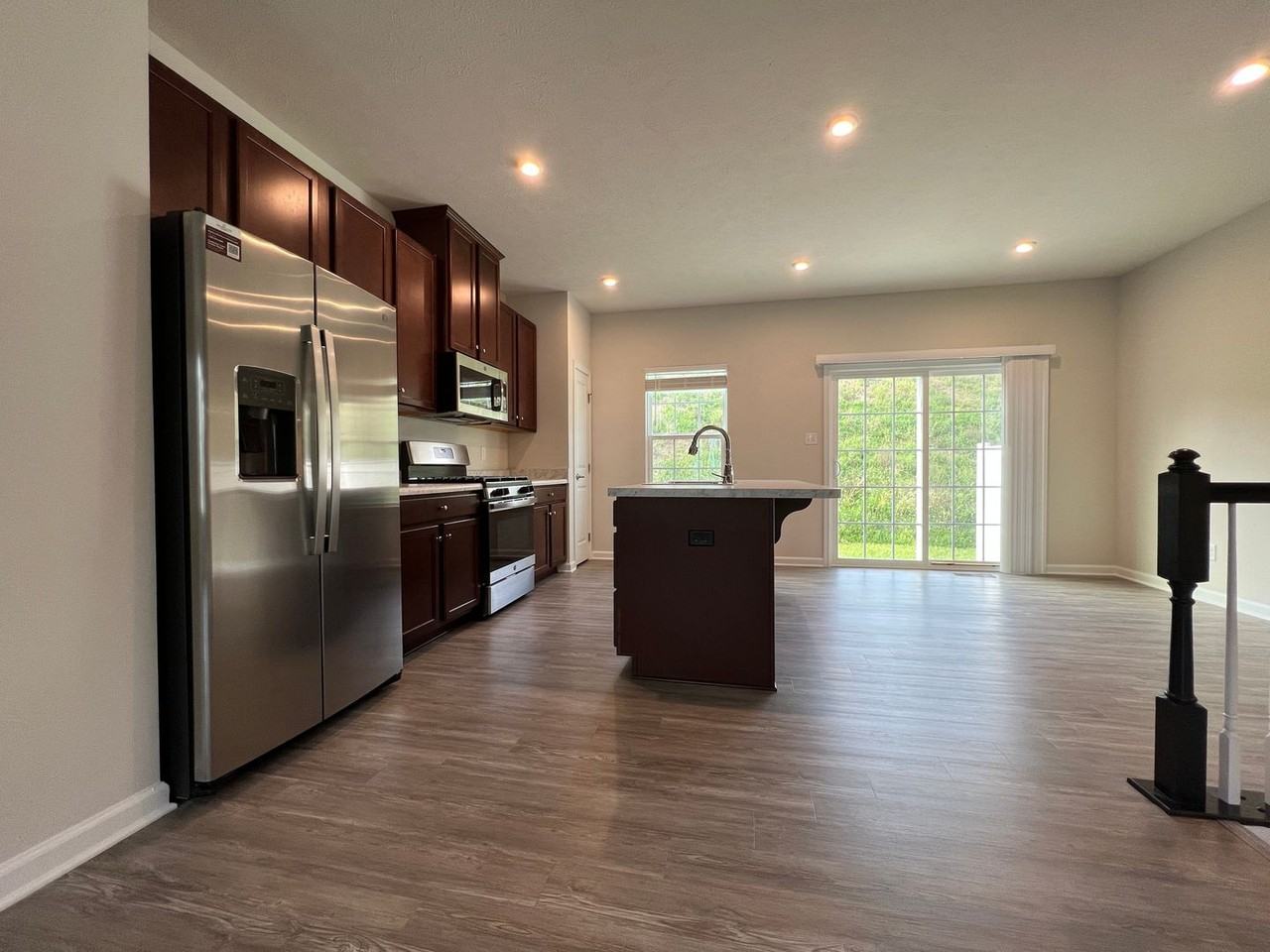 225 Stonehurst Dr - Photo 6 of 25