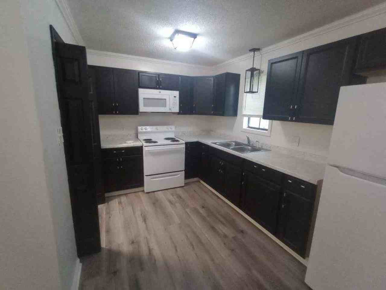 350 Westside Dr - Photo 5 of 10