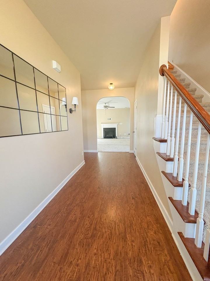 829 Bellingham Way - Photo 4 of 31