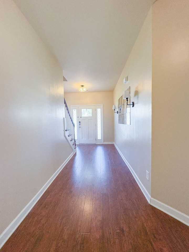 829 Bellingham Way - Photo 5 of 31
