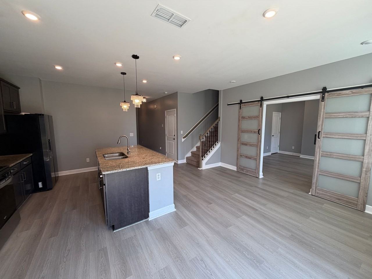 303 Canonbury Way - Photo 4 of 36