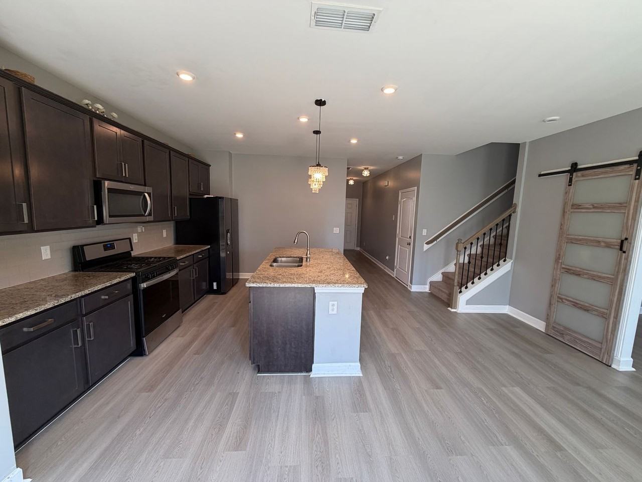 303 Canonbury Way - Photo 5 of 36