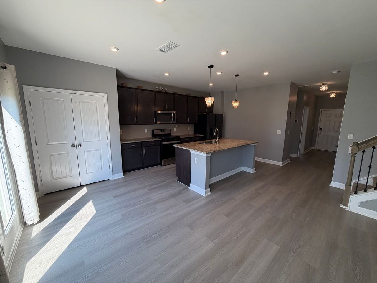 303 Canonbury Way - Photo 6 of 36