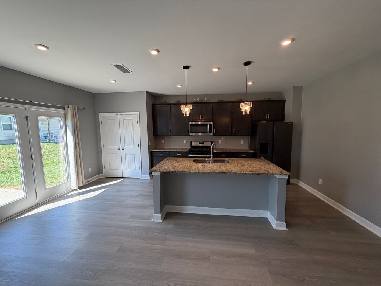 303 Canonbury Way - Photo 7 of 36