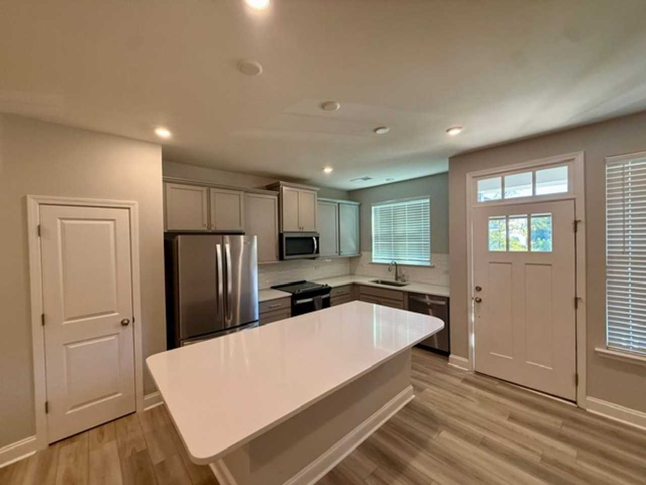 1526 Cedar Tree Dr - Photo 3 of 20
