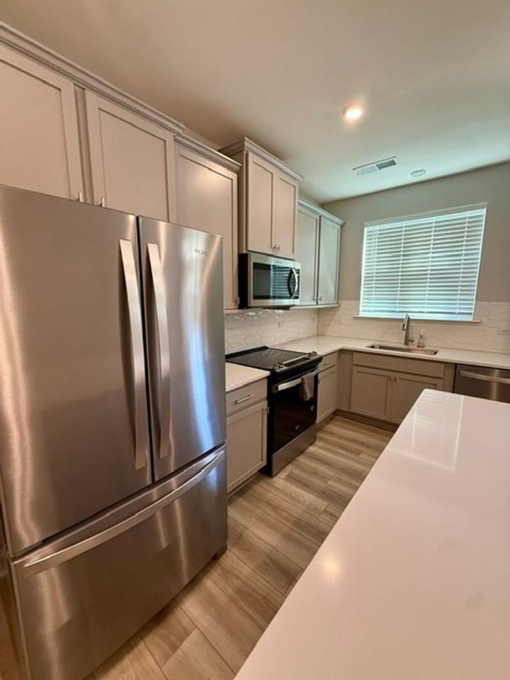 1526 Cedar Tree Dr - Photo 4 of 20