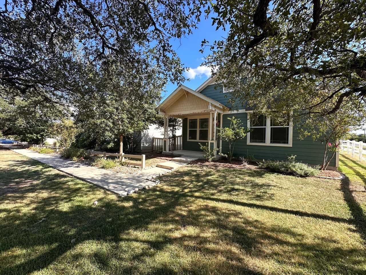 1020 Nevarez - Photo 3 of 24