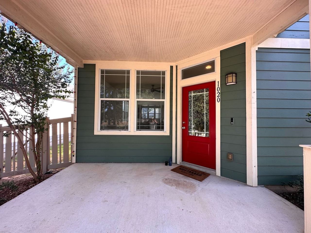 1020 Nevarez - Photo 4 of 24
