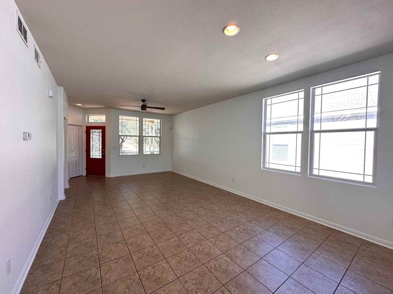 1020 Nevarez - Photo 6 of 24