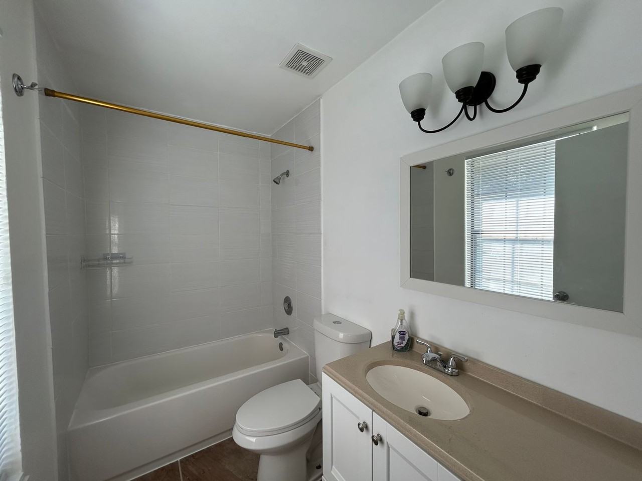 66 Hidden Lake Ct - Photo 4 of 20