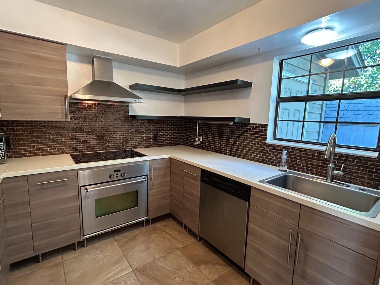 66 Hidden Lake Ct - Photo 2 of 22