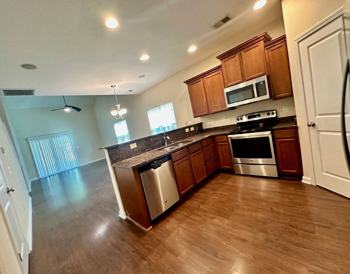 840 Parnell Ct - Photo 3 of 34