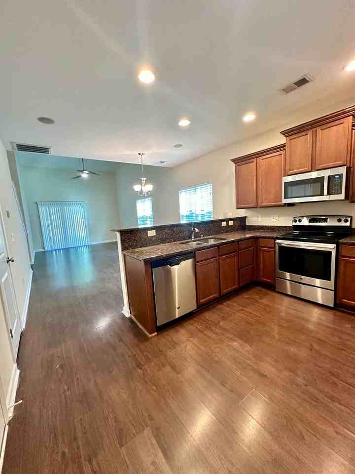 840 Parnell Ct - Photo 6 of 34