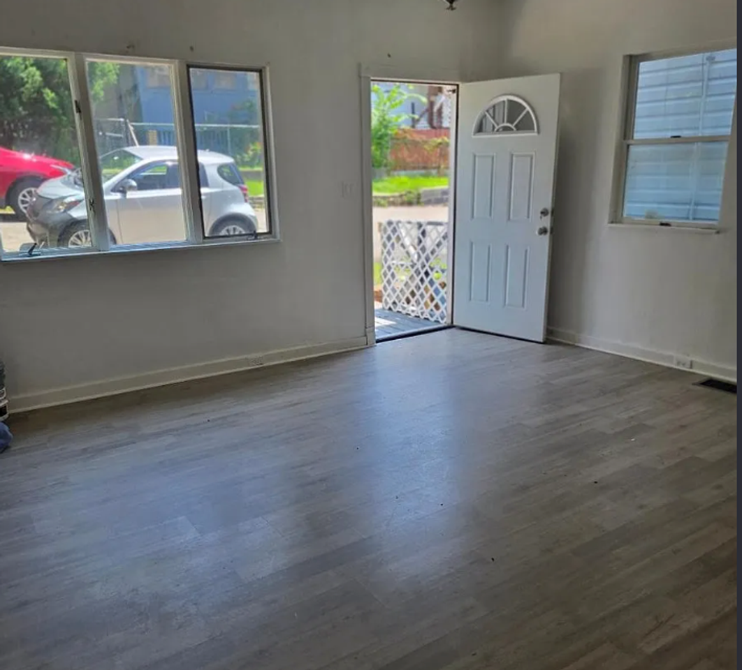 3015 Hartman St - Photo 2 of 9