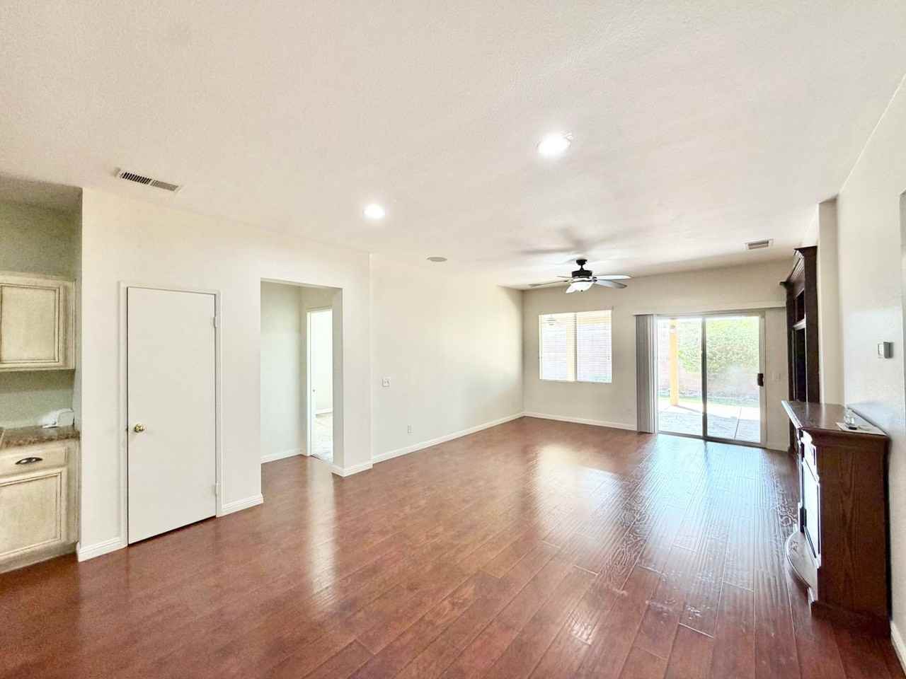 33205 Gypsum St - Photo 7 of 32