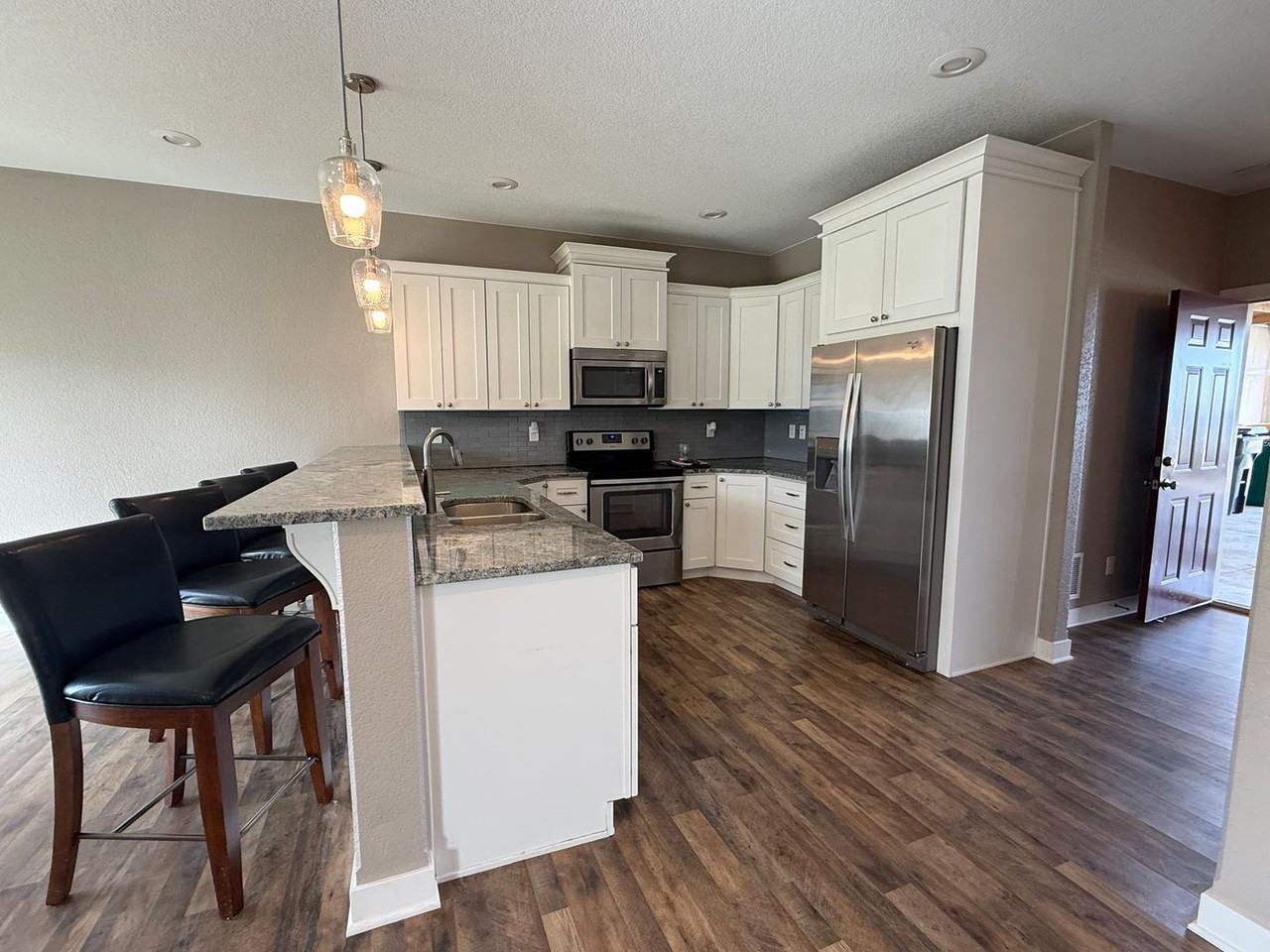 2501 6th Ave Nw - Photo 3 of 26