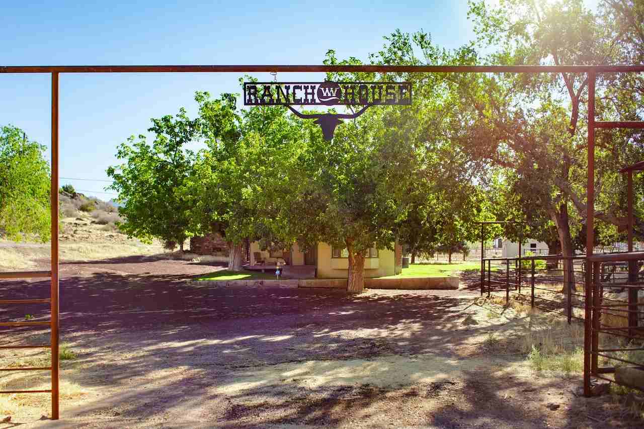 322 E Veyo Resort Rd - Photo 2 of 50