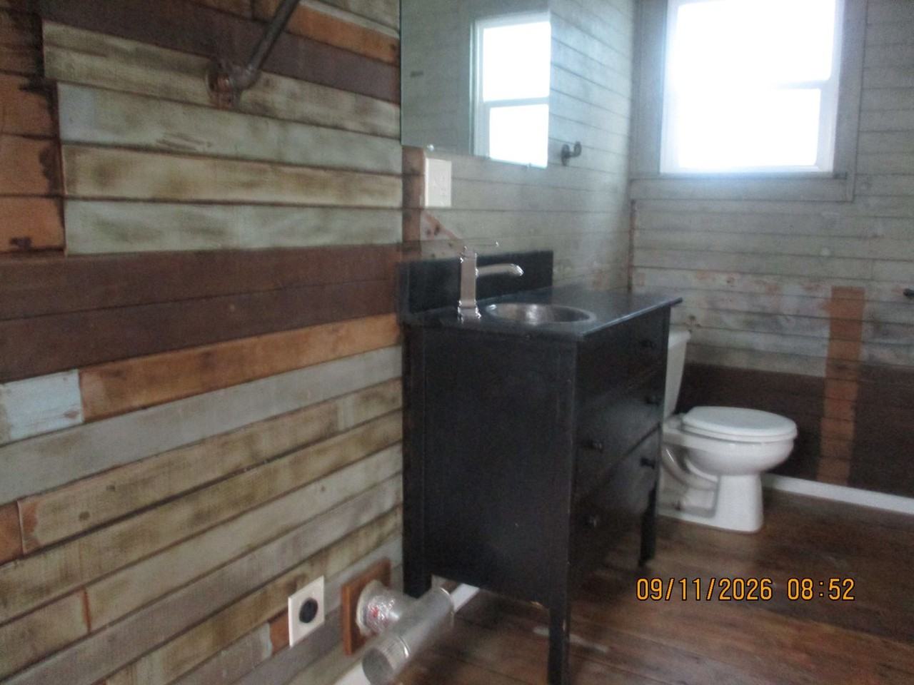 814 W 1st St - Photo 5 of 11