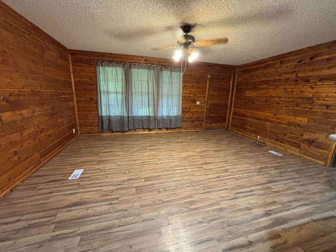 1234 Camp St - Photo 3 of 18