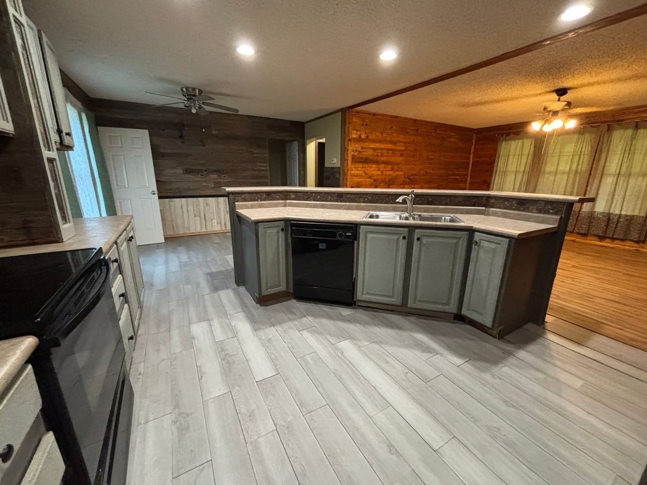 1234 Camp St - Photo 4 of 18