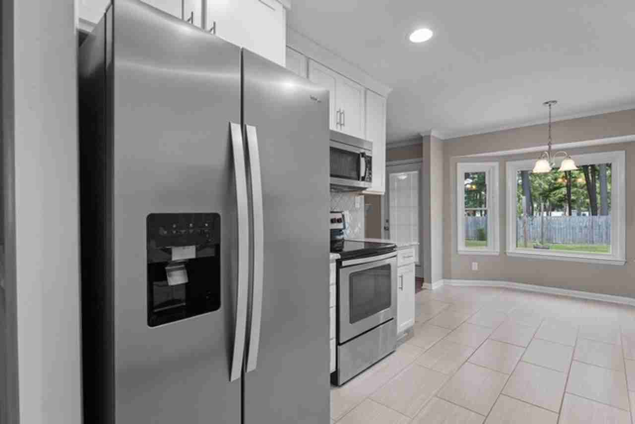 2142 Baywater Dr - Photo 2 of 41
