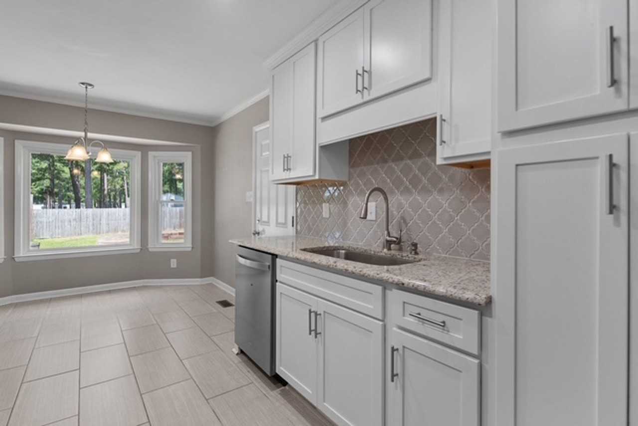 2142 Baywater Dr - Photo 3 of 41