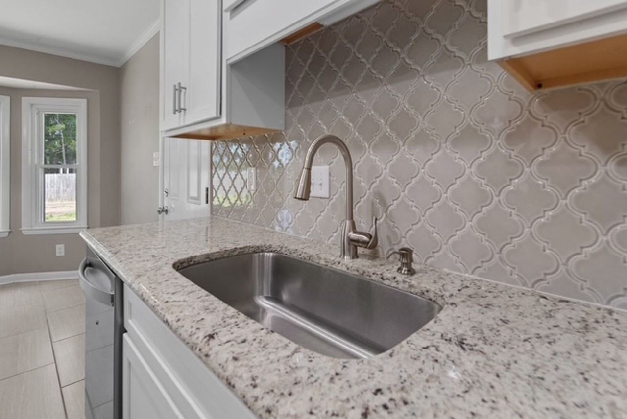 2142 Baywater Dr - Photo 4 of 41