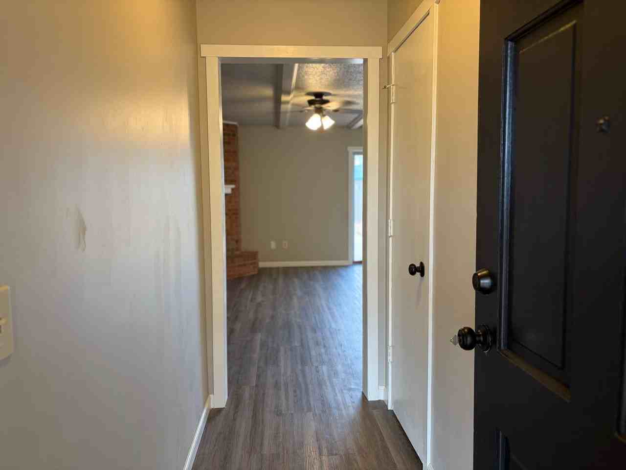 5423 13th St - Photo 4 of 35