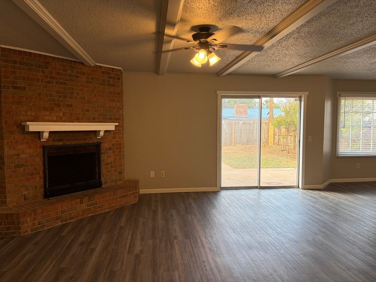 5423 13th St - Photo 5 of 35