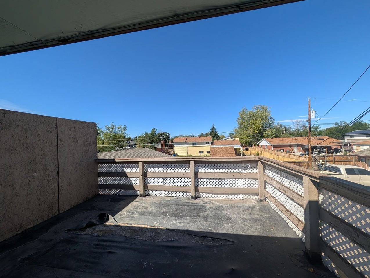 725 Fraser St - Photo 4 of 25