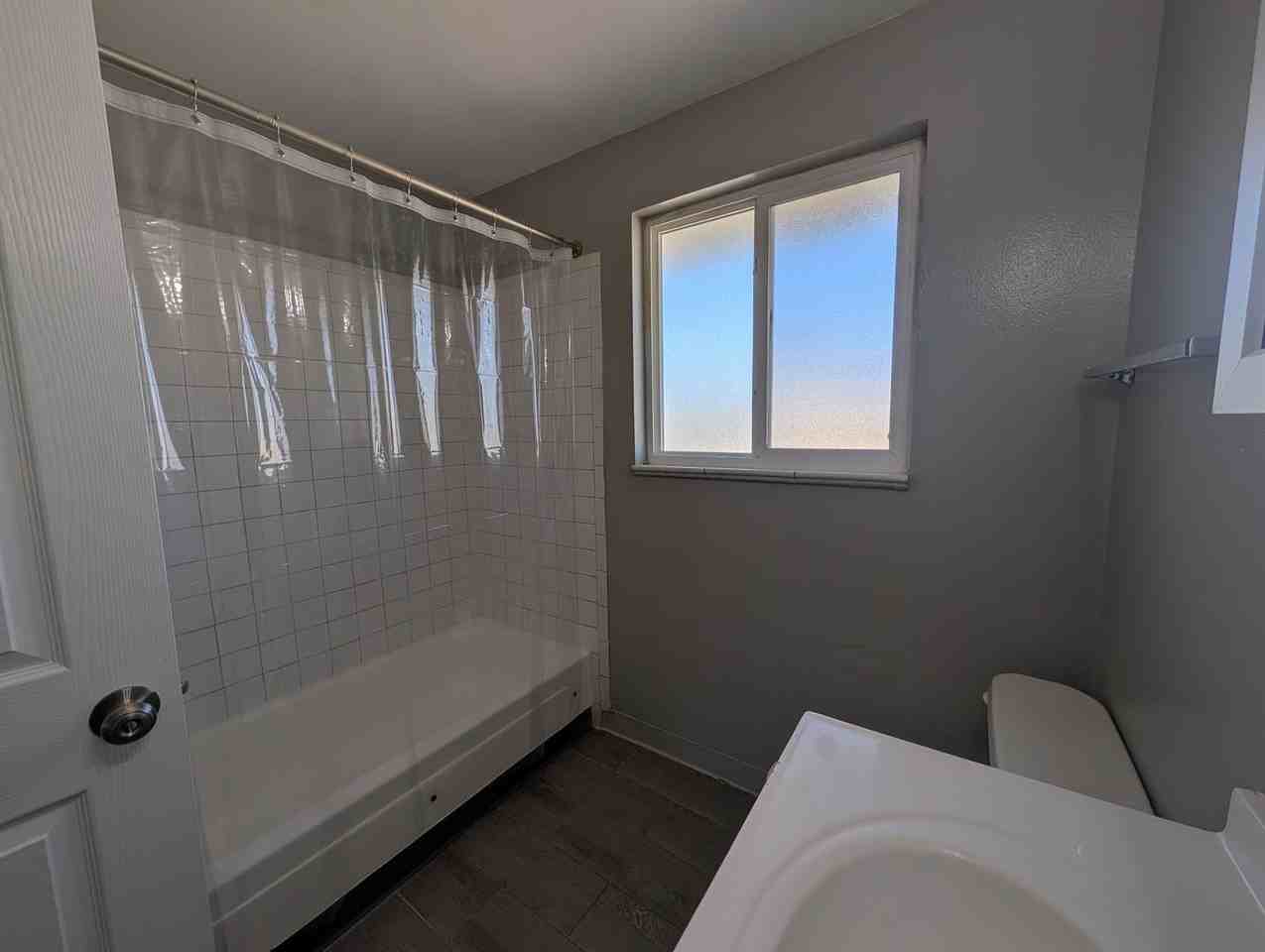 725 Fraser St - Photo 6 of 25