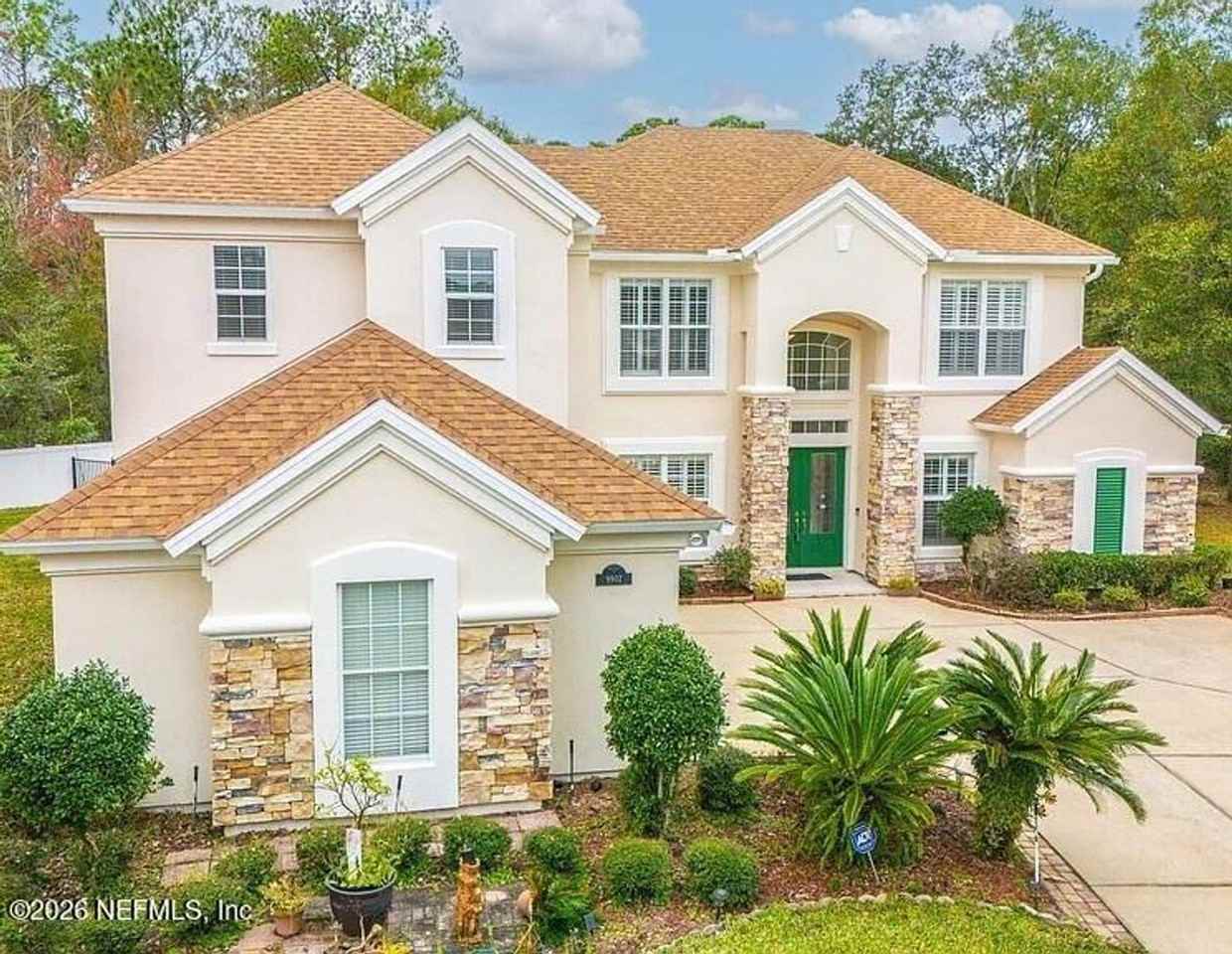 9902 Windwater Ct - Photo 2 of 33