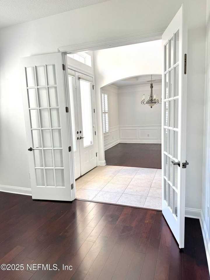 9902 Windwater Ct - Photo 4 of 33