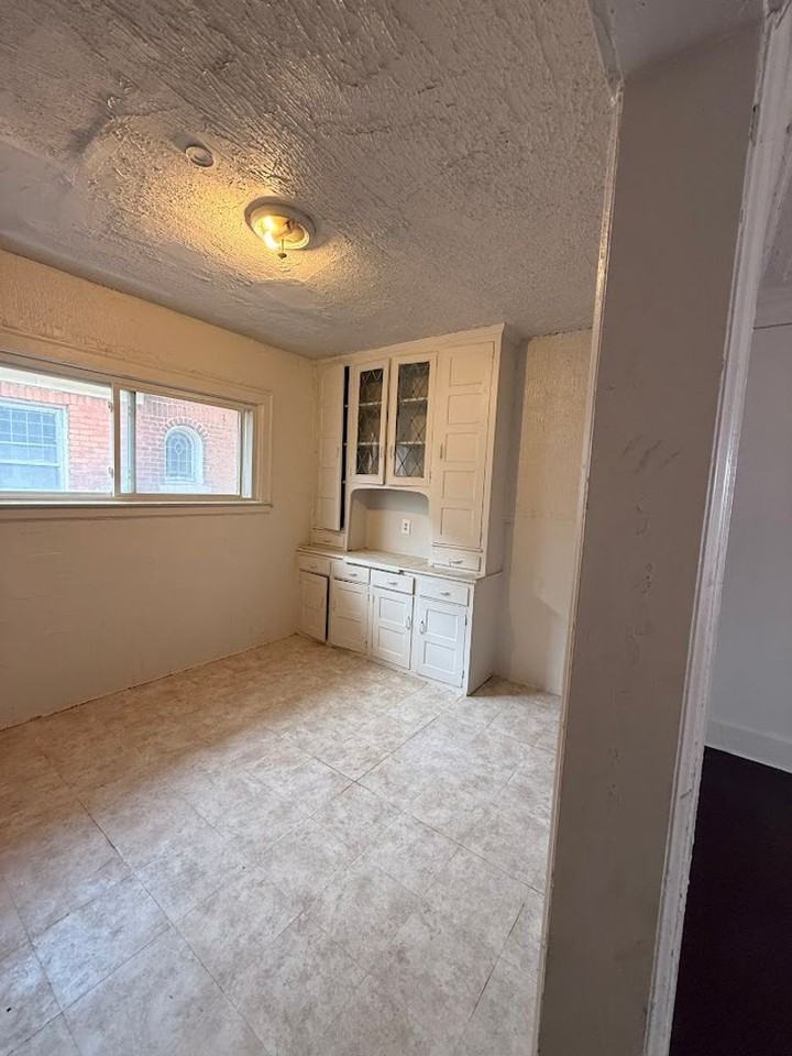 Upper - Photo 5 of 9