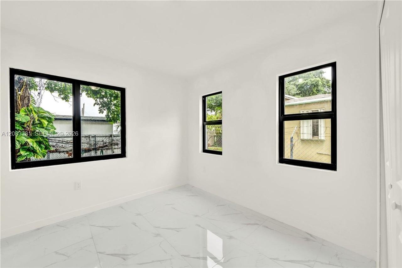 5220 Nw 24th Ave - Photo 4 of 14