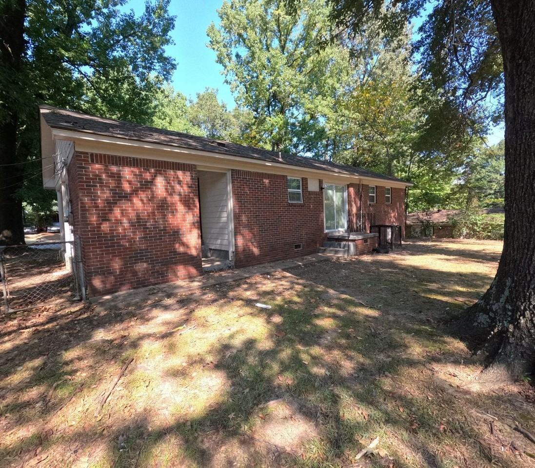 3150 Parham St - Photo 3 of 25