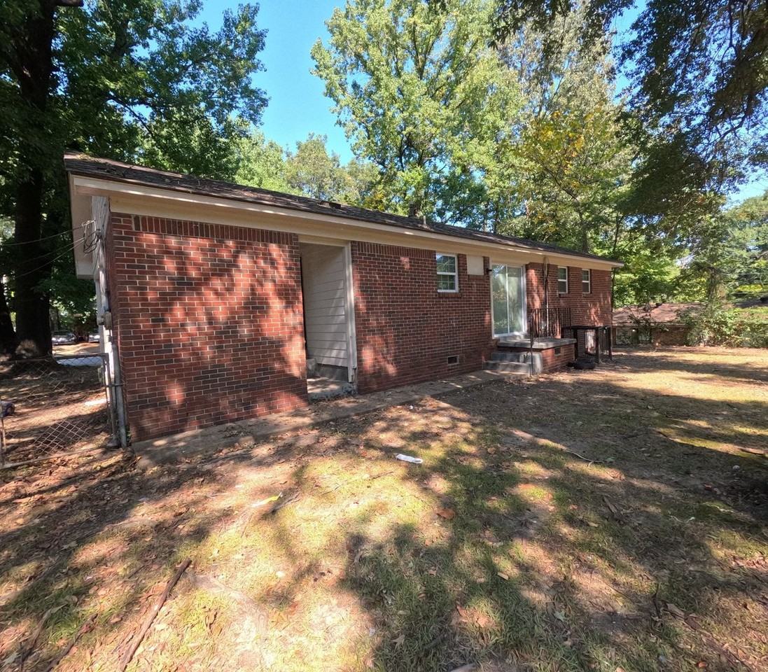 3150 Parham St - Photo 5 of 25