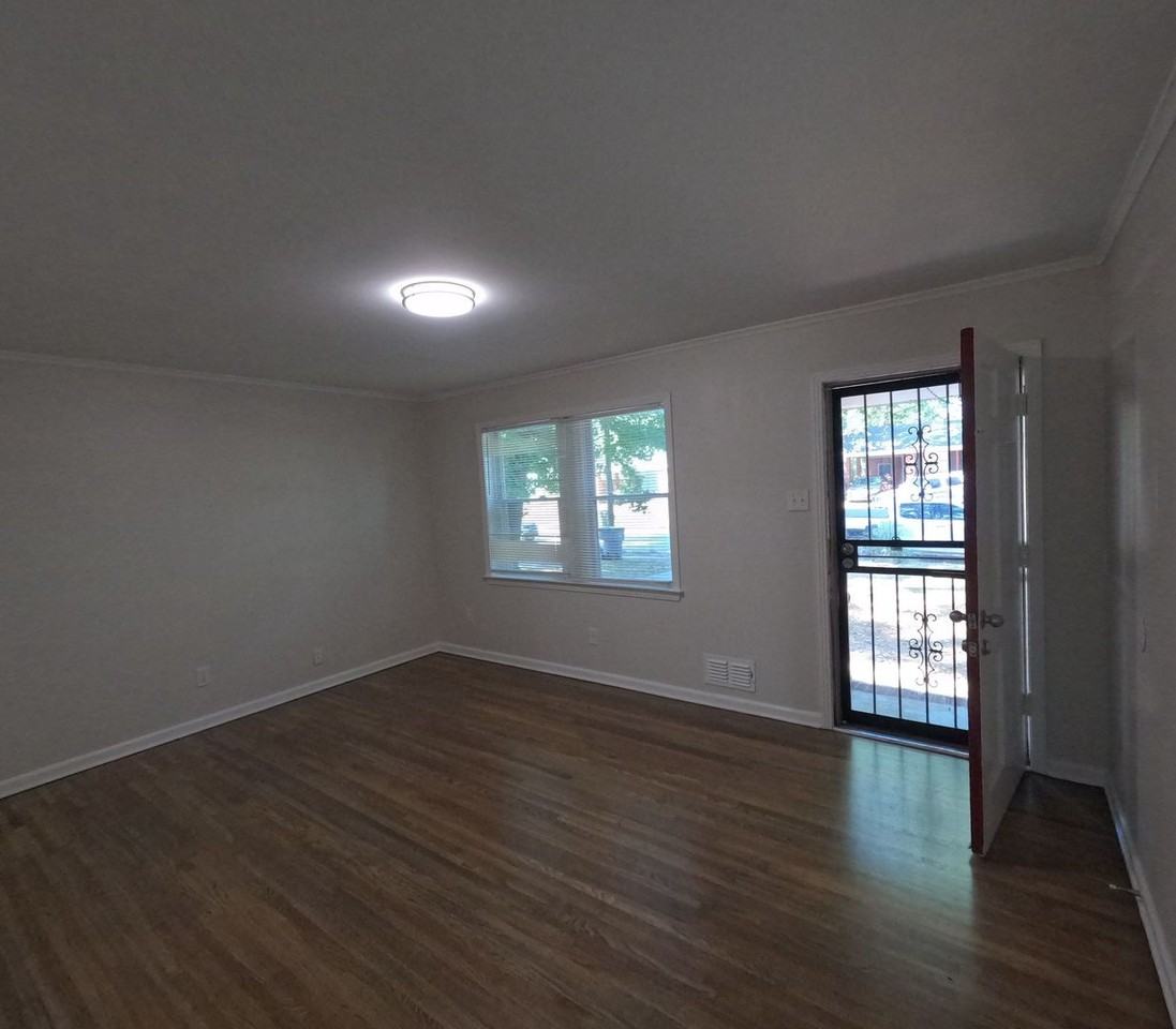 3150 Parham St - Photo 6 of 25